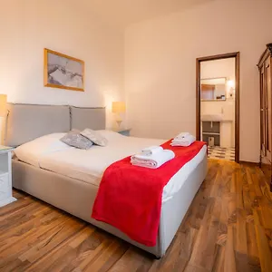 Novella House 2* Florencia